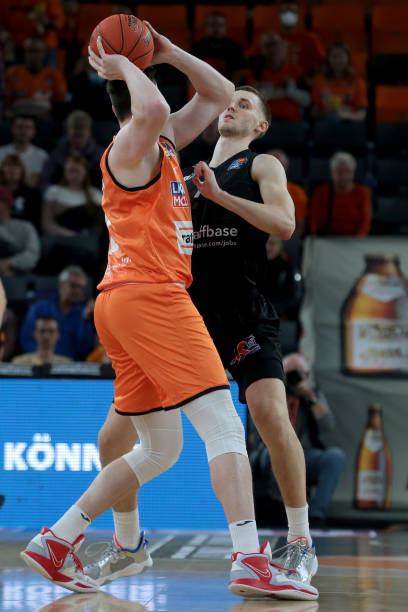 时保持极高 时保持极高